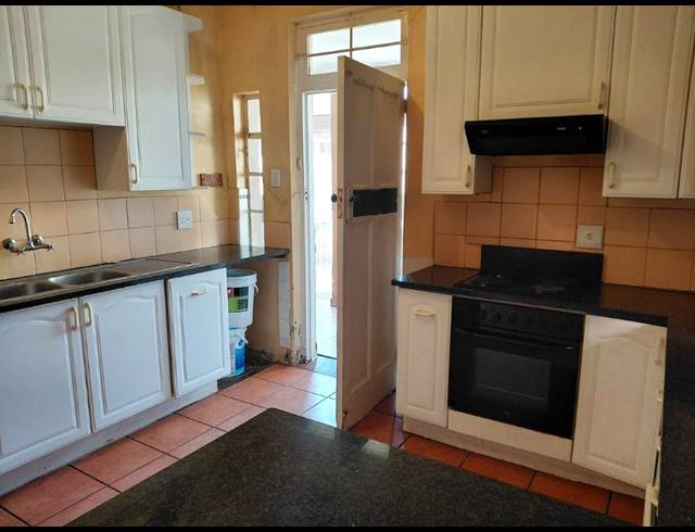 3 BEDROOM HOUSE FOR SALE IN KENSINGTON